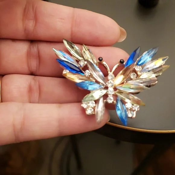 Rhinestone Butterfly Brooch pin - Picture 2 of 6